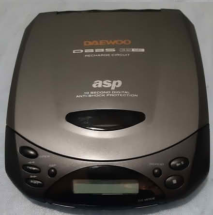 Photo of free Daewoo CD-102 CD player & power supply. (Newton Mearns G77) #1