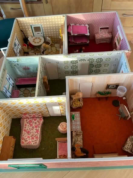 Photo of free A dolls 1979 bungalow (Cranworth IP25) #1