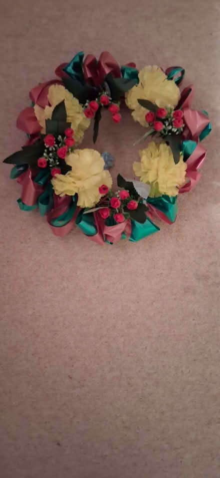 Photo of free wreath made of ribbon with roses/carnations (Wigmore LU2) #1