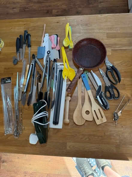 Photo of free Various kitchen odds n ends (Burgess hill RH15) #1