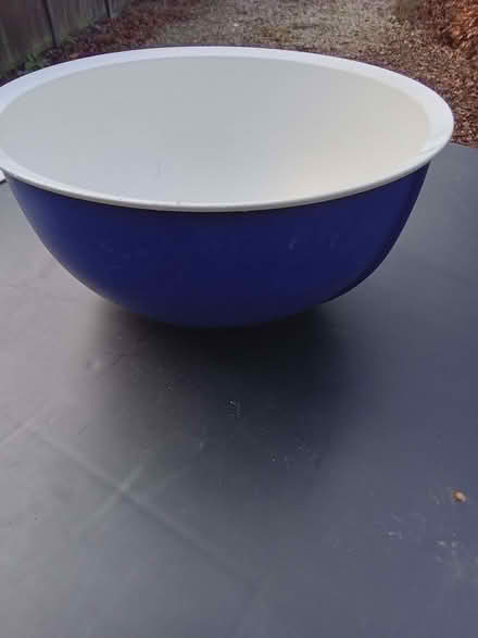Photo of free Tupperware bowl (Saham Toney IP25) #4