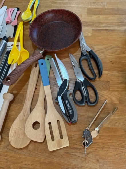 Photo of free Various kitchen odds n ends (Burgess hill RH15) #3