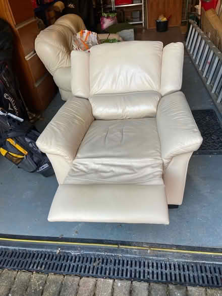 Photo of free Cream Leather electric recliner (Stoke Hammond MK17) #2