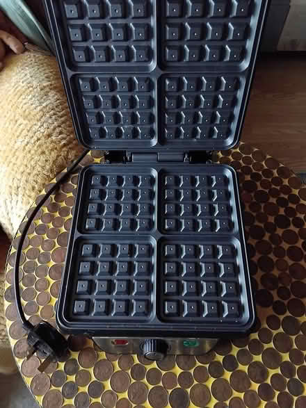 Photo of free waffle maker (SK11) #1
