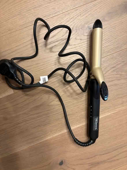 Photo of free Tresemme Hair Curler (Benson OX10) #1