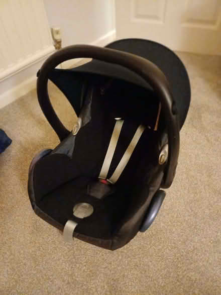 Photo of free Maxi-Cosi Baby/child car seat with handle and black shade. (Bromham MK43) #3