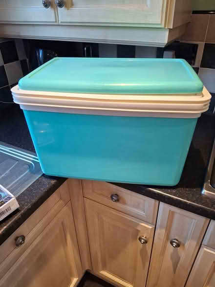 Photo of free cool box (cr04df) #1