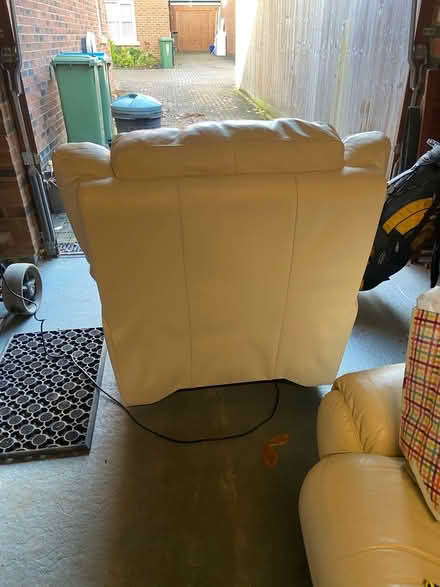 Photo of free Cream Leather electric recliner (Stoke Hammond MK17) #4