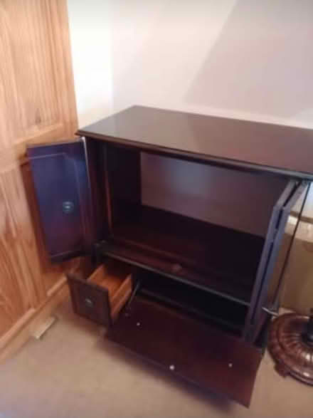 Photo of free TV cabinet (Elstow MK42) #1