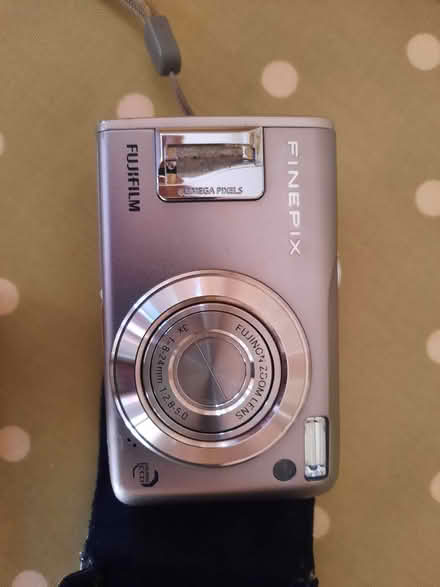 Photo of free Finepix camera about 20 years old, with 2GB memory card. (Grove OX12) #1