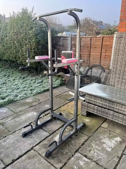 Photo of pull up bar (Ludlow SY8) #1