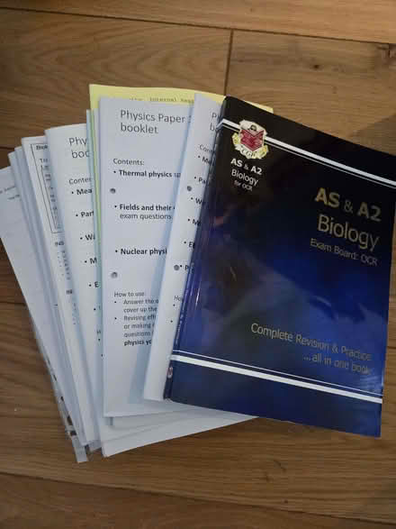 Photo of free 15 A4 ring binders and AS/A Level science study aids (West Hampstead NW2) #2