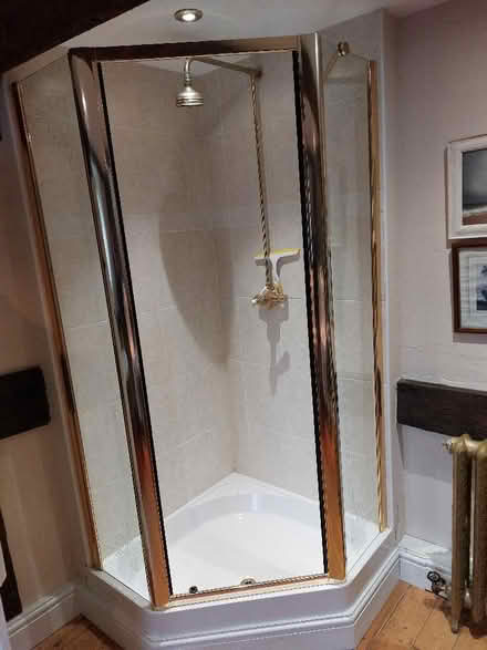 Photo of free 3 piece Shower suite (Henley SY6) #3