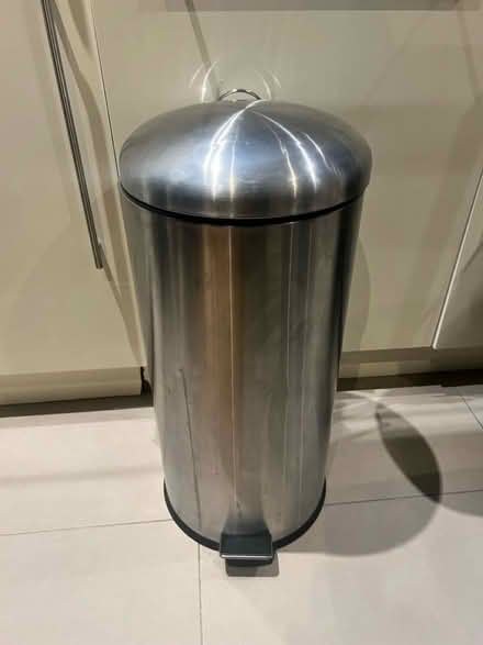 Photo of free Metal bin (Askew Road) #1