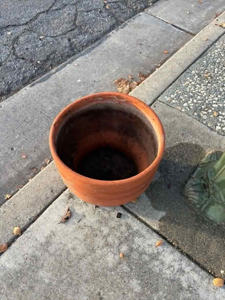 Photo of free Large planter (Willow Glen) #1