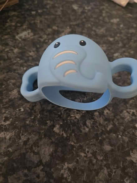 Photo of free Blue bottle holder (IG6 3s) #1