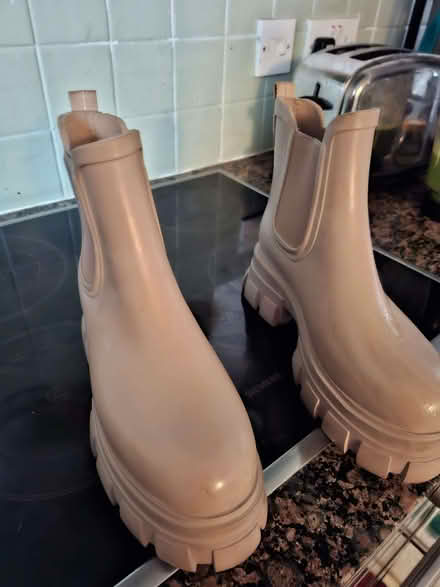 Photo of free Wellington boots never worn size 5 ideal for festival (Morland CA10) #1