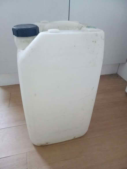 Photo of free 25L plastic container (Marlow Bottom SL7) #1