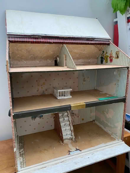 Photo of free Dolls house (Hartington Road BN2) #4