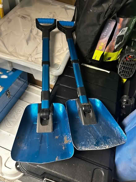 Photo of free Small garden shovels (Tufnell Park NW5) #1