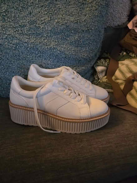 Photo of free Dolce Vita Platform Tennis shoes, 9 (Ballard) #1