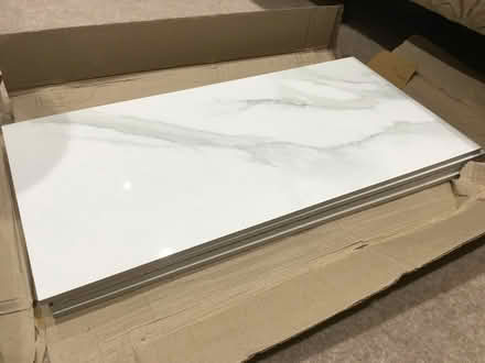 Photo of free White/light grey marble effect tiles (Moulsham CM2) #2