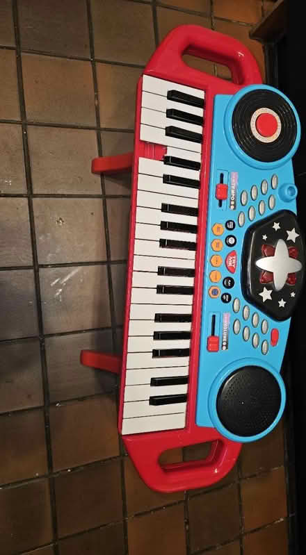 Photo of free Kids Keyboard and Guitar (Seacroft LS14) #2