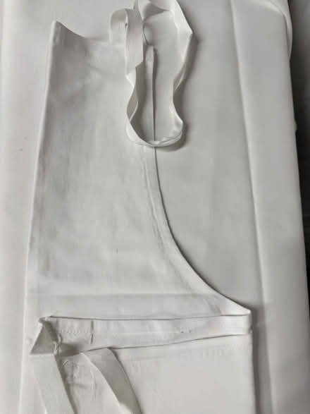 Photo of free White bib aprons (SW19 South Wimbledon) #1