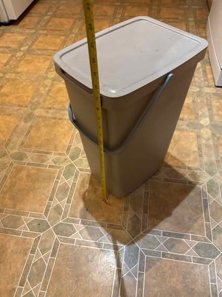 Photo of free Storage bin with fliptop lid and handle (Bishopston BS7) #2