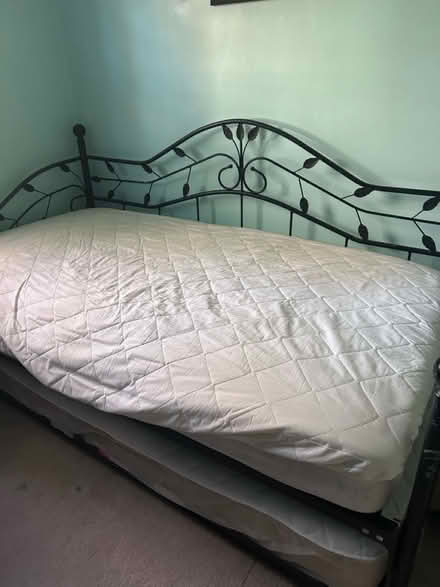 Photo of free Twin bed with trundle (Columbia - Long Reach Village) #2