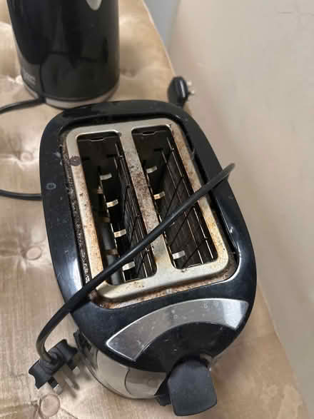 Photo of free Kettle & toaster both working (Southwark. SE15) #4