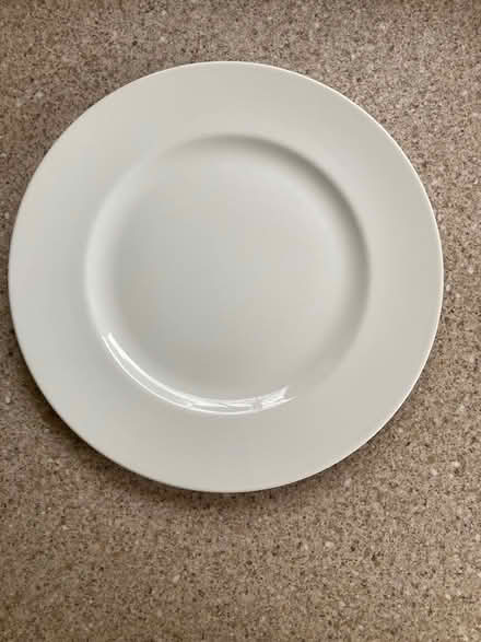 Photo of free 4 dinner plates , 4 small glasses (Wimbledon Village SW19) #1