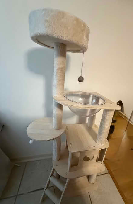 Photo of free small cat tree (Eastern Market) #2