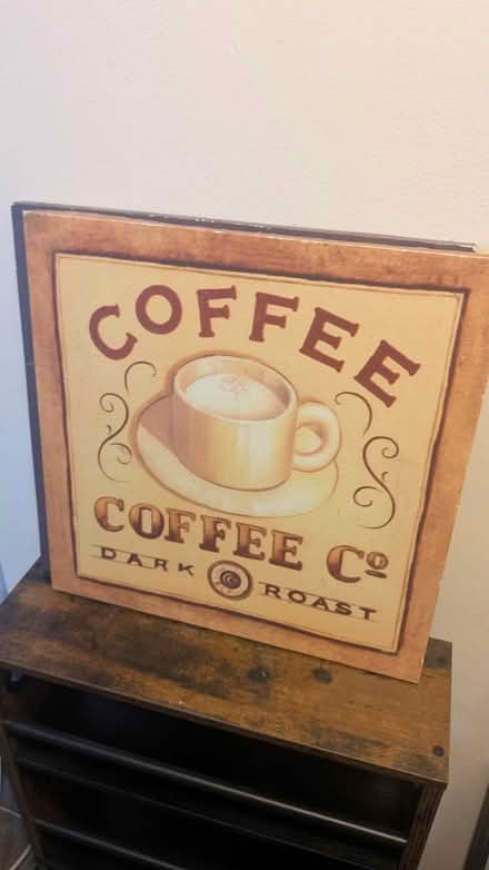 Photo of free decor canvases (Galleons Reach E16) #2