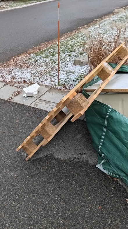 Photo of free Wooden Pallet (Long Island, Manotick) #3