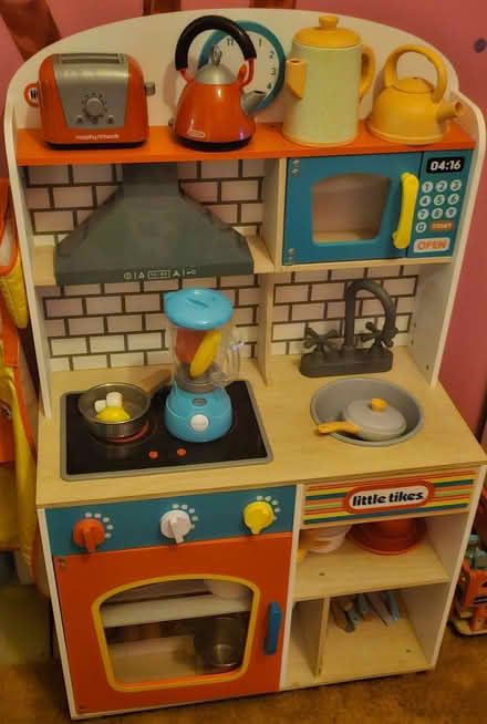 Photo of free Childrens toy kitchen with Accessories (Finsbury Park N4) #3