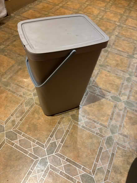 Photo of free Storage bin with fliptop lid and handle (Bishopston BS7) #1