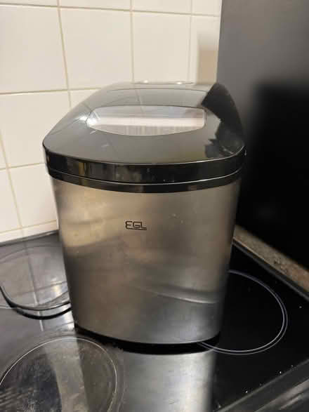 Photo of free Ice Making Machine (Finsbury Park N7) #1