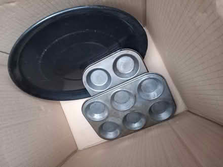 Photo of free bun tins and pizza pan (Bare LA4) #1