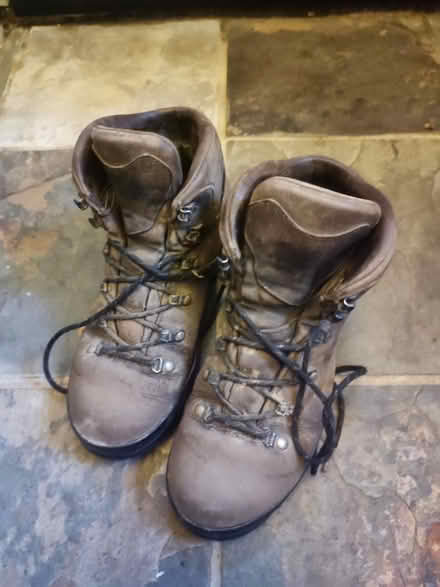 Photo of free UK 6 walking boots (BS39 4BH) #1
