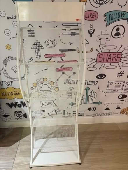 Photo of free white metal book stand (Covent Garden WC2B) #2