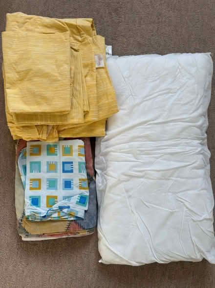 Photo of free Assortment of bedding items (OX26) #1
