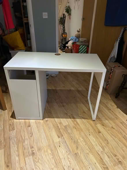 Photo of free Desk heavily scratched (En14bh EN1) #2