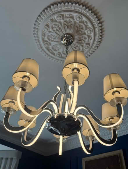 Photo of free Beautifull contemporary chandelier in impecable condition (Earls Court SW5) #3
