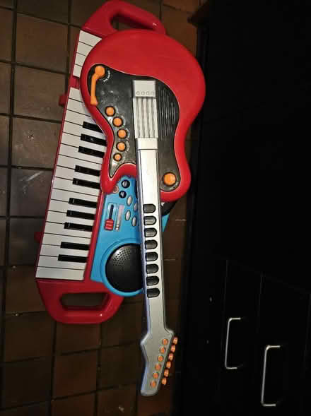 Photo of free Kids Keyboard and Guitar (Seacroft LS14) #1