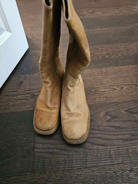Photo of free Size 5 tan boots (Lower Morden SM3) #4