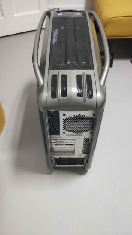 Photo of free Old gaming PC for parts and upgrade (Leytonstone E11) #2