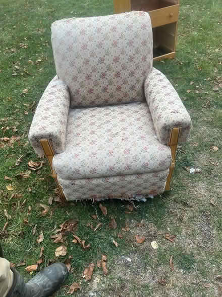 Photo of free Small floral armchair (Gloucester Glen) #1