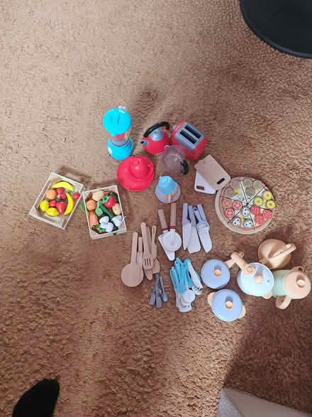Photo of free Childrens toy kitchen with Accessories (Finsbury Park N4) #2