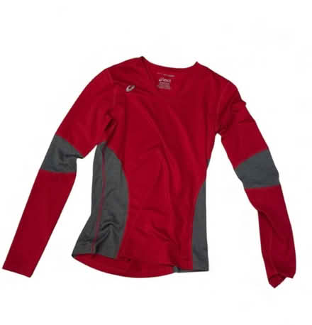 Photo of free ASICS Woman’s Top (Brooklyn Storage) #1